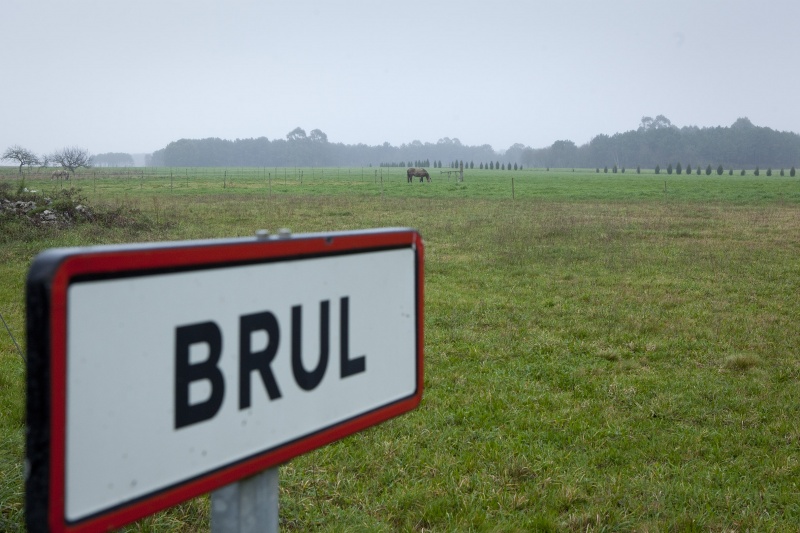 Cartel indicador de la localidad de Brul