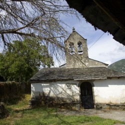 Iglesia y tejo muerto de San Martín de Valledor
