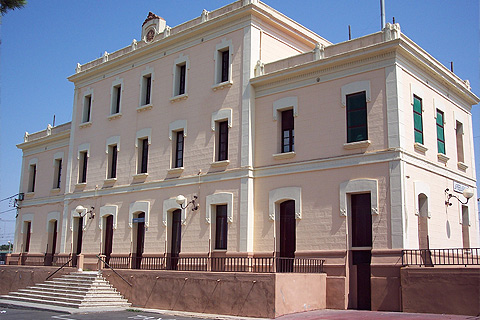 Edificio de la estacion de tren, en La Puebla de Híjar.