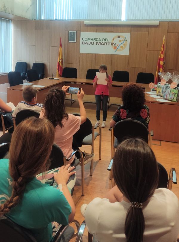 BLANCA LEYENDO SU RELATO.