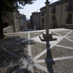 Crucero en la Plaza de Alonso Martínez en Tineo