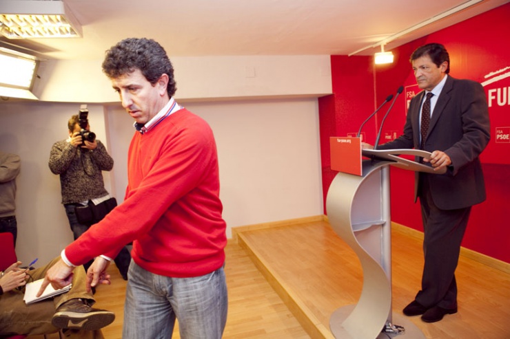 El secretario general de la Federación Socialista Asturiana (FSA-PSOE), Javier Fernández, ha anunciado la suspensión temporal de militancia para el ex consejero de Educación y Ciencia del Principado José Luis Iglesias Riopedre.