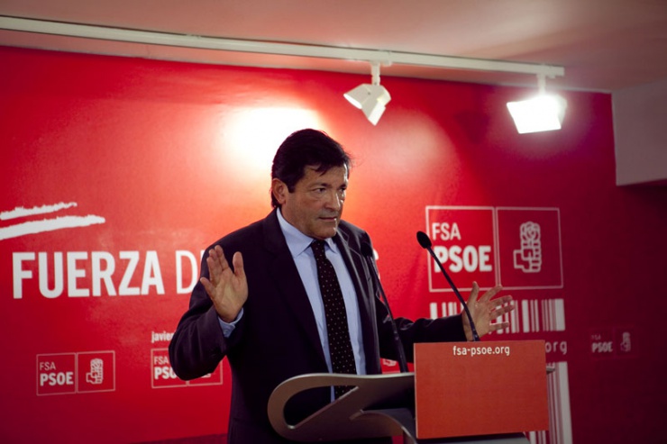 El secretario general de la Federación Socialista Asturiana (FSA-PSOE), Javier Fernández, ha anunciado la suspensión temporal de militancia para el ex consejero de Educación y Ciencia del Principado José Luis Iglesias Riopedre.