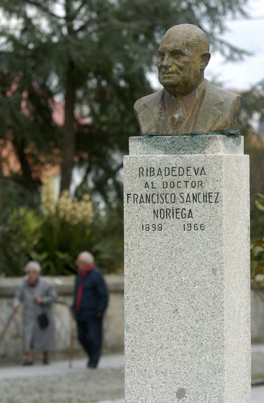 Estatua del Doctor Francisco Sánchez Noriega