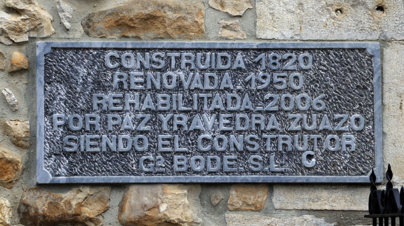 Inscripción en una fachada del barrio de Cotorollu.
